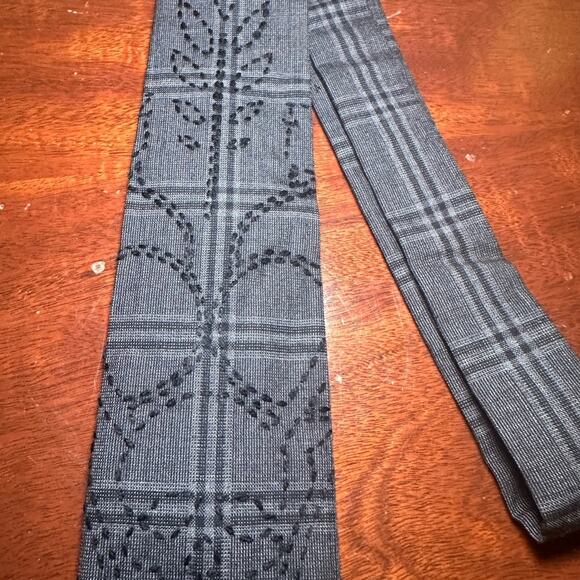 MARC ECKŌ - Gray Tie with Plaid Pattern - Picture 3 of 7